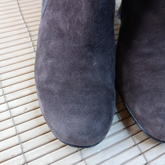 Sofft women's brown suede side zip ankle boots. 3" heel. Sz 8.5M. 234pm - Picture 4 of 11